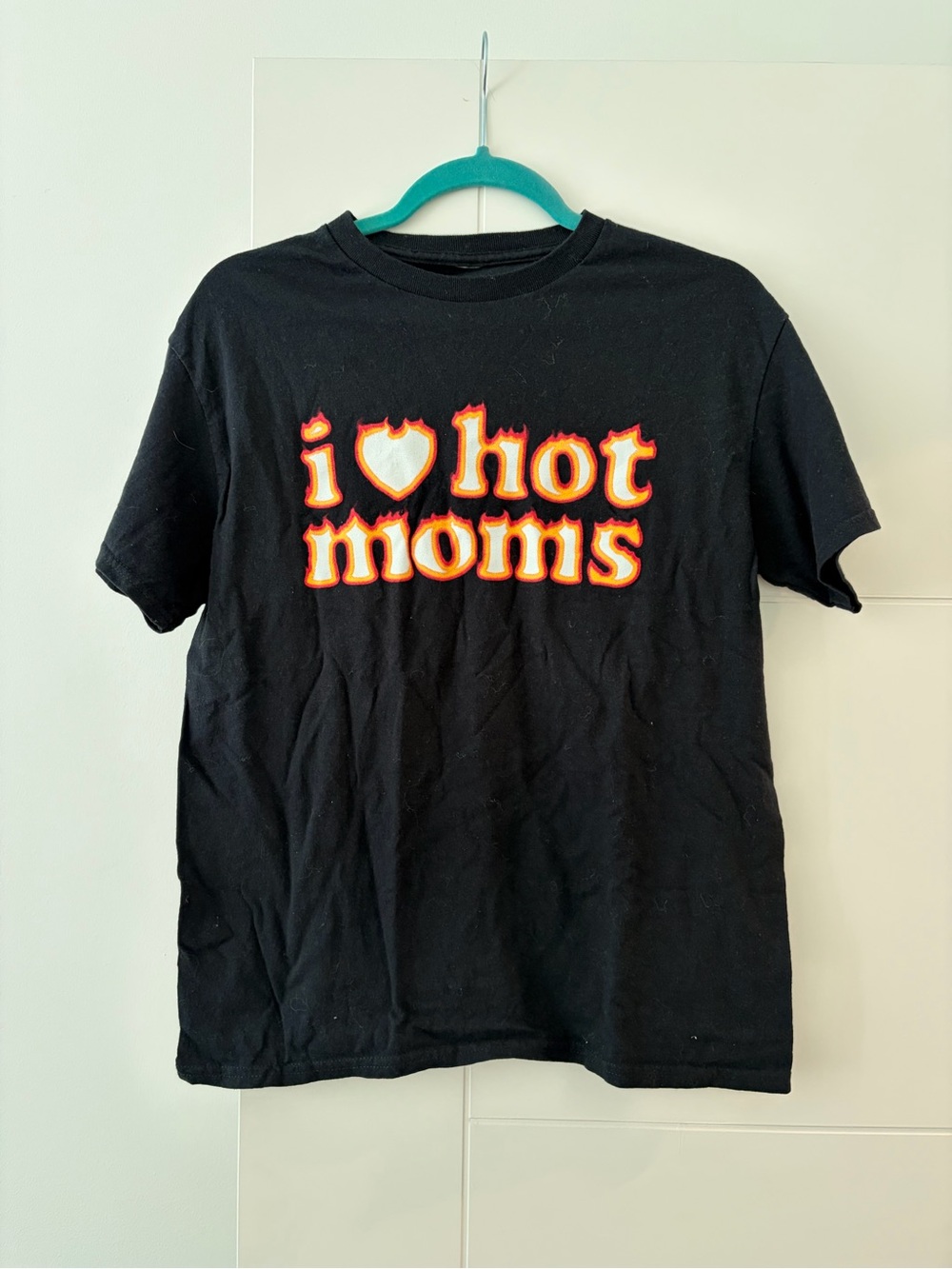 Black Graphic Tee with 'I ♥ Hot Moms' Flame Print